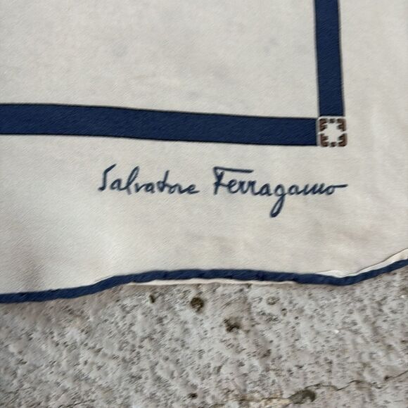 Vintage Ferragamo silk scarf - Picture 3 of 7